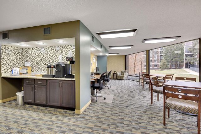 7200 York Avenue S 103, Edina, MN 55435