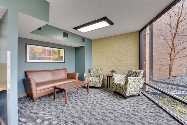 7200 York Avenue S 103, Edina, MN 55435