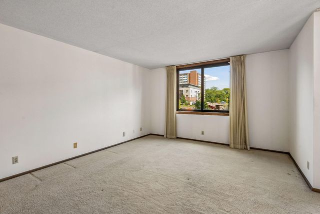 7200 York Avenue S 103, Edina, MN 55435