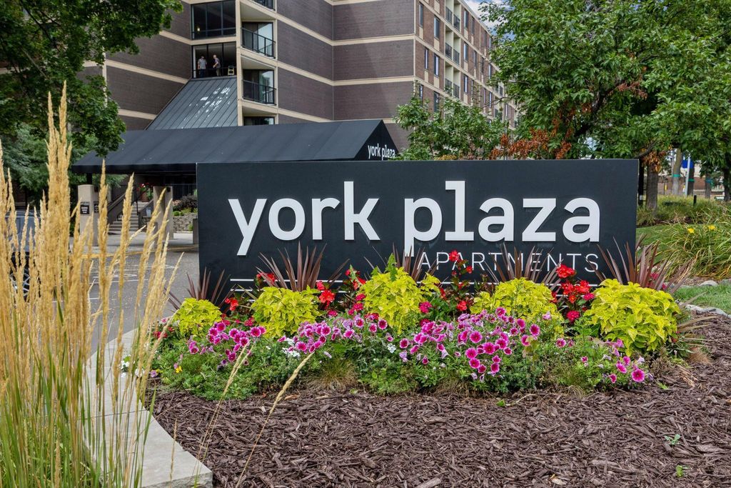 7200 York Avenue S 103, Edina, MN 55435