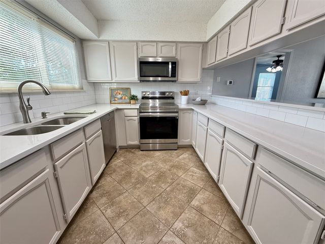 2621 Bayberry Lane, Euless, TX 76039