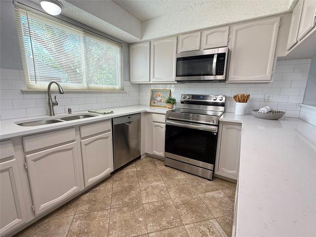 2621 Bayberry Lane, Euless, TX 76039