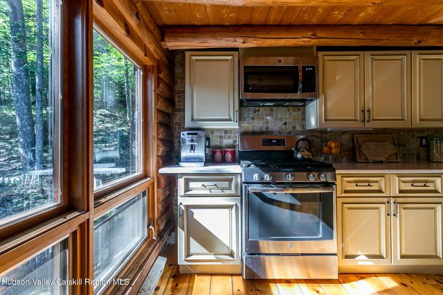 92 Four Wheel Drive, Willow, NY 12495