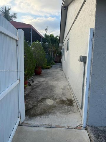 5114 SW 133rd Ct Dr, Miami, FL 33175