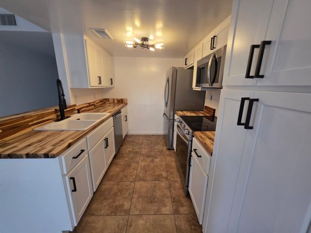 830 E Joan D Arc Avenue, Phoenix, AZ 85022