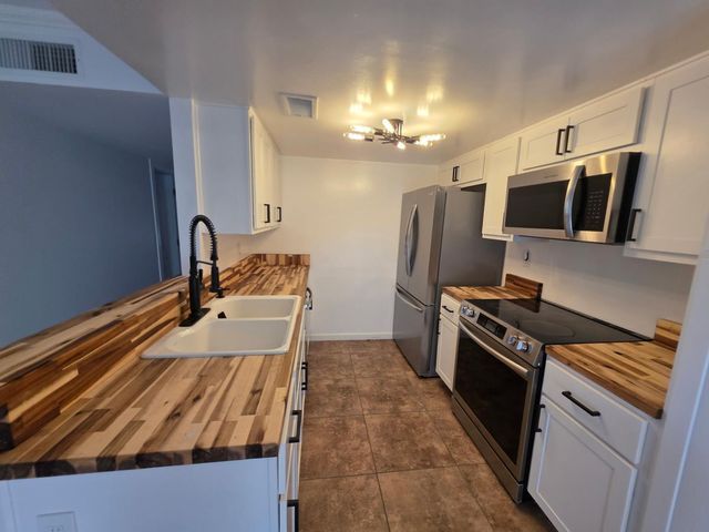 830 E Joan D Arc Avenue, Phoenix, AZ 85022