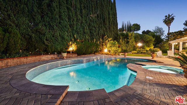 16230 Meadowcrest Road, Sherman Oaks, CA 91403