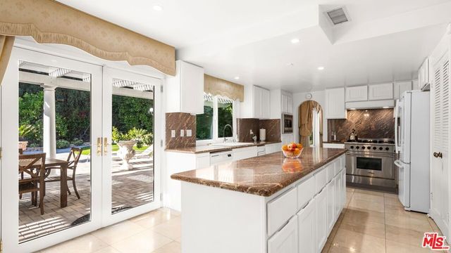 16230 Meadowcrest Road, Sherman Oaks, CA 91403