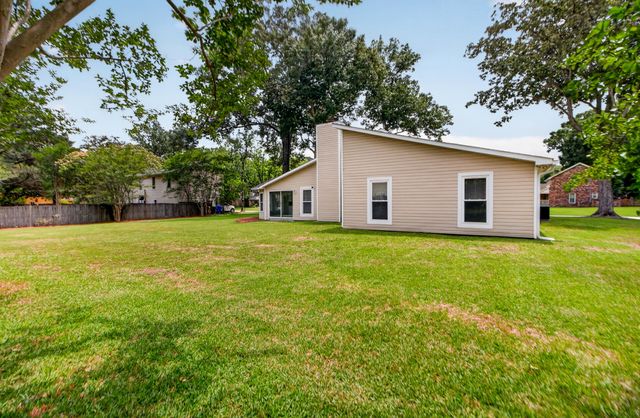 56 Shadowmoss Parkway, Charleston, SC 29414