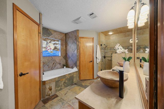 1346 Amistad DR, Round Rock, TX 78664