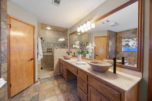 1346 Amistad DR, Round Rock, TX 78664