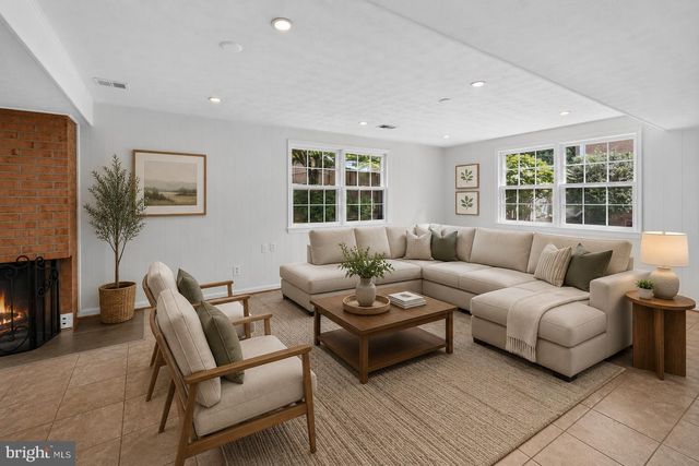 6035 CHATSWORTH LN, Bethesda, MD 20814