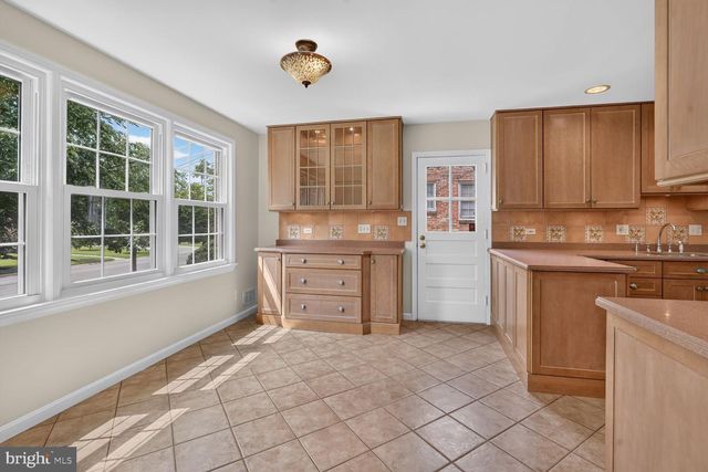 6035 CHATSWORTH LN, Bethesda, MD 20814