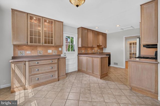 6035 CHATSWORTH LN, Bethesda, MD 20814