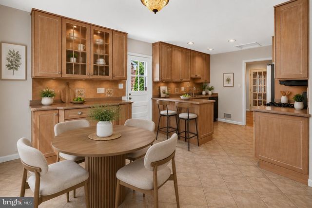 6035 CHATSWORTH LN, Bethesda, MD 20814