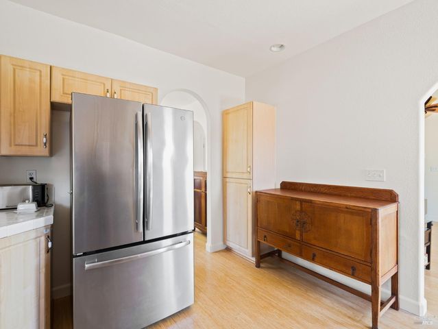 109 Paradise Dr, Napa, CA 94558