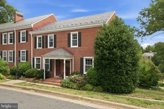 2947 S DINWIDDIE ST, Arlington, VA 22206