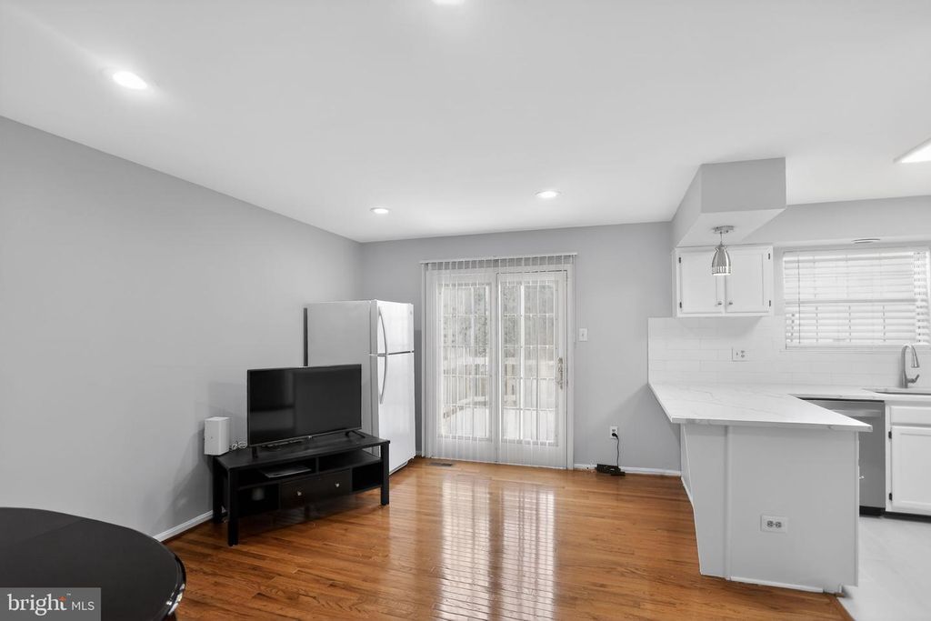 Image 5 of property listing at 3217 SAINT FLORENCE TER, Olney, MD 20832