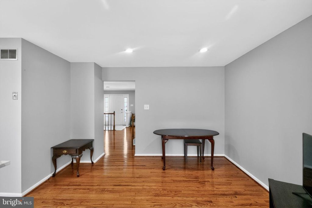 Image 7 of property listing at 3217 SAINT FLORENCE TER, Olney, MD 20832