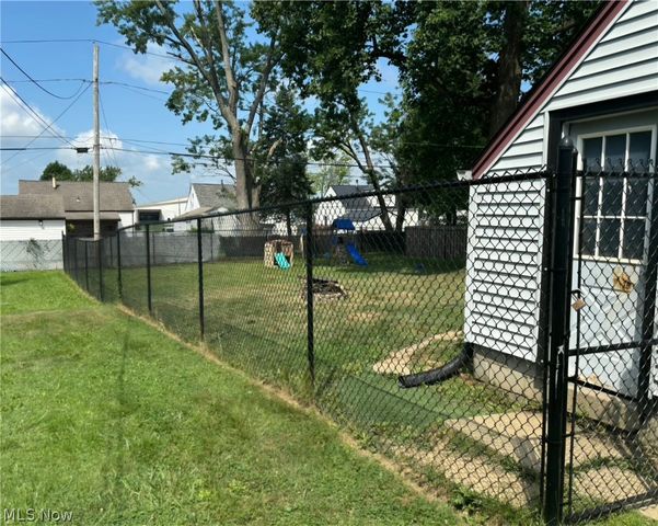 595 Bonnie Brae Avenue NE, Warren, OH 44483
