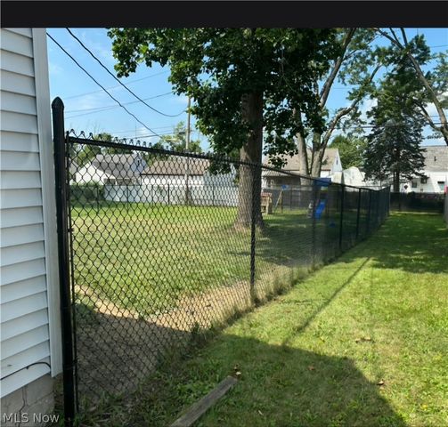 595 Bonnie Brae Avenue NE, Warren, OH 44483
