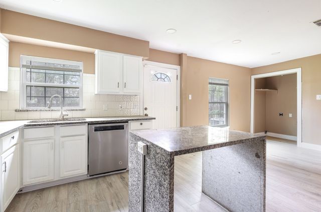 517 Thompson Street, Irving, TX 75061