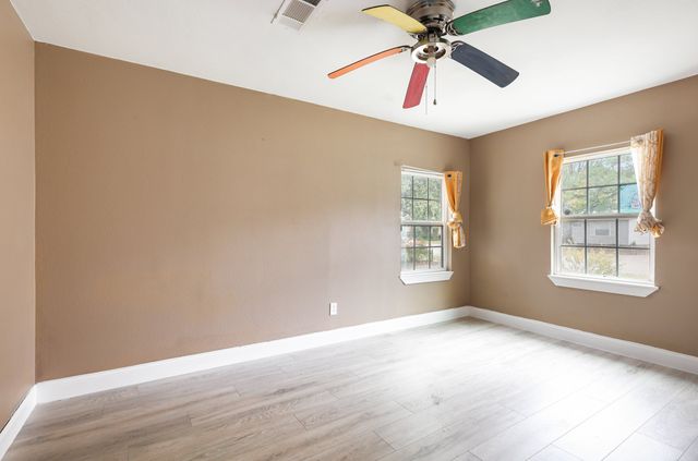 517 Thompson Street, Irving, TX 75061