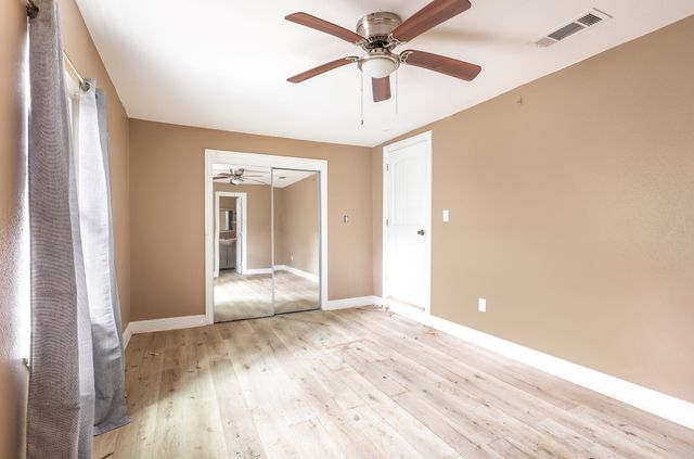 517 Thompson Street, Irving, TX 75061