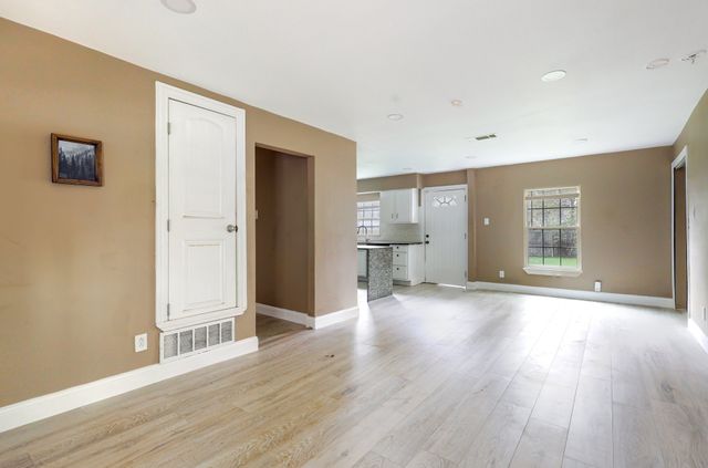 517 Thompson Street, Irving, TX 75061