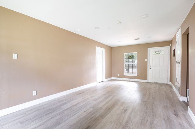 517 Thompson Street, Irving, TX 75061