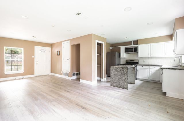 517 Thompson Street, Irving, TX 75061