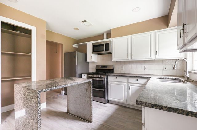 517 Thompson Street, Irving, TX 75061