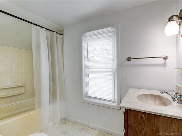 1523 11th Avenue, Port Huron, MI 48060