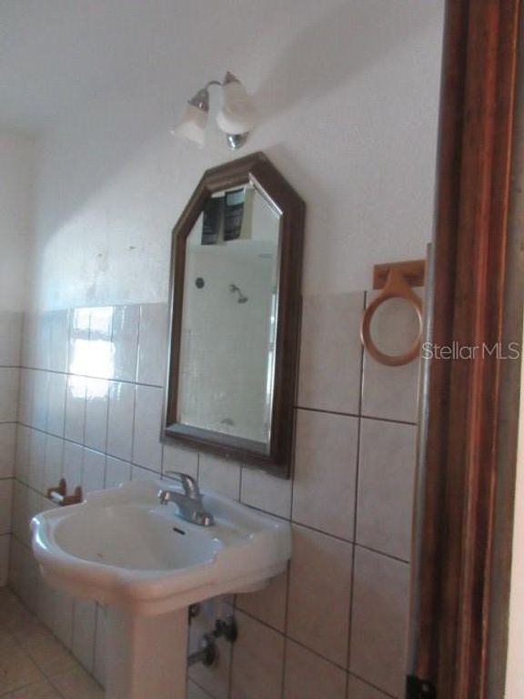 Image 6 of property listing at 1763 SHORE ACRES BOULEVARD NE, St Petersburg, FL 33703