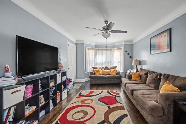 10044 S La Salle Street, Chicago, IL 60628