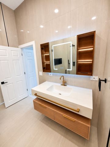 2407 S Albany Avenue, Chicago, IL 60623