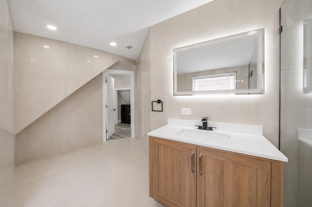 2407 S Albany Avenue, Chicago, IL 60623