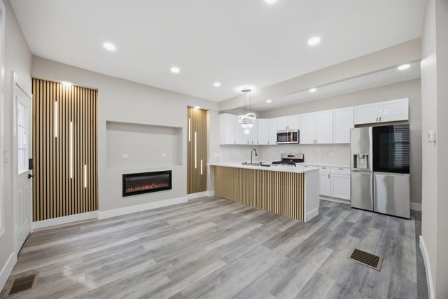 2407 S Albany Avenue, Chicago, IL 60623