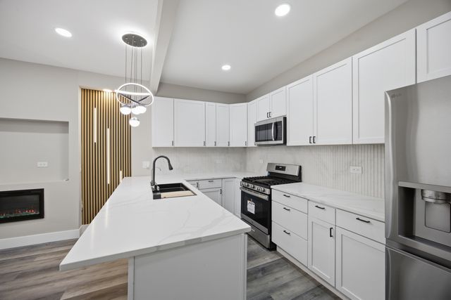 2407 S Albany Avenue, Chicago, IL 60623