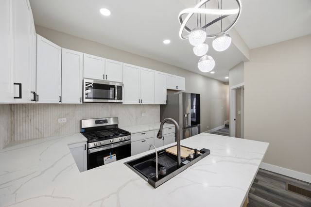 2407 S Albany Avenue, Chicago, IL 60623