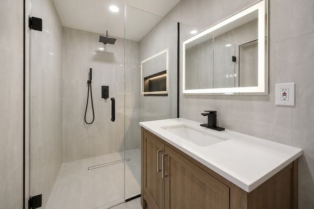 2407 S Albany Avenue, Chicago, IL 60623