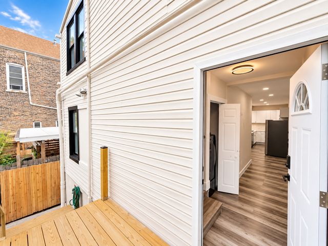 2407 S Albany Avenue, Chicago, IL 60623
