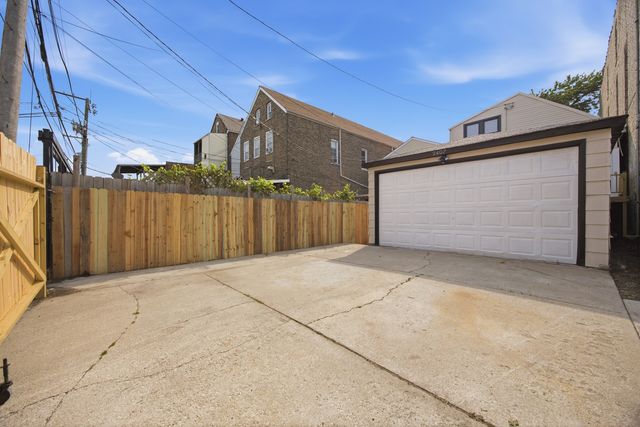 2407 S Albany Avenue, Chicago, IL 60623