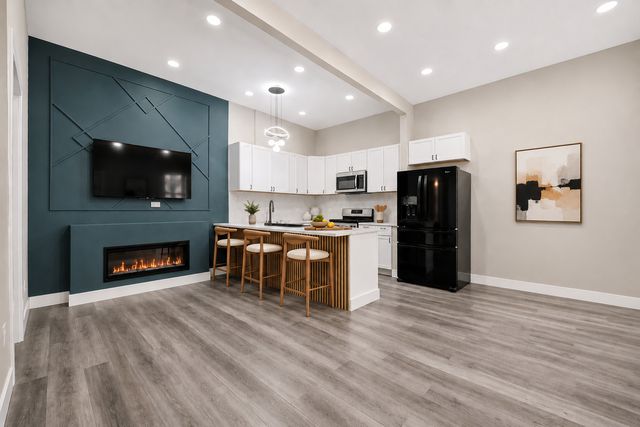 2407 S Albany Avenue, Chicago, IL 60623