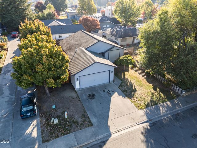 653 SW Balsam Road, Grants Pass, OR 97526