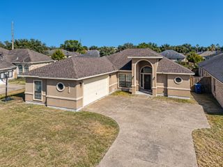 2514 Dewberry Dr, Corpus Christi, TX 78414