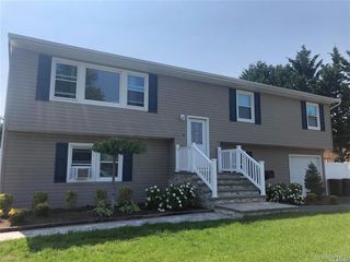 36 Cullen Avenue, Islip, NY 11751