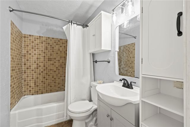 614 W Harvard Street, Siloam Springs, AR 72761