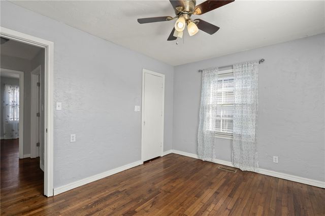 614 W Harvard Street, Siloam Springs, AR 72761