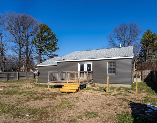 614 W Harvard Street, Siloam Springs, AR 72761